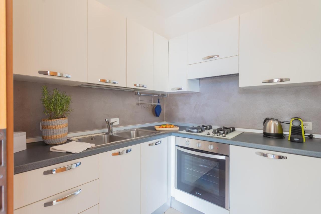 Blue Bliss Apartment By Rent All Como Colonno Bagian luar foto
