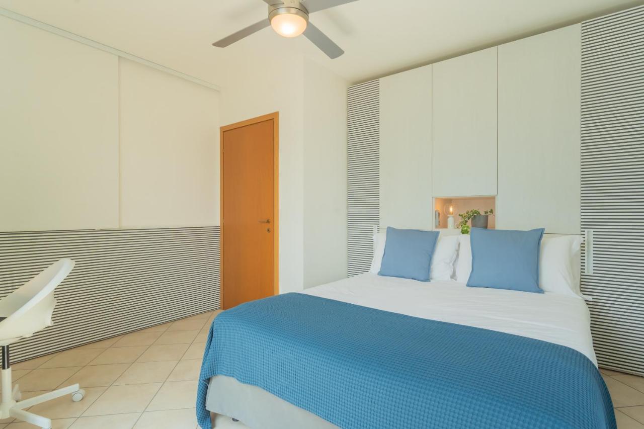 Blue Bliss Apartment By Rent All Como Colonno Bagian luar foto
