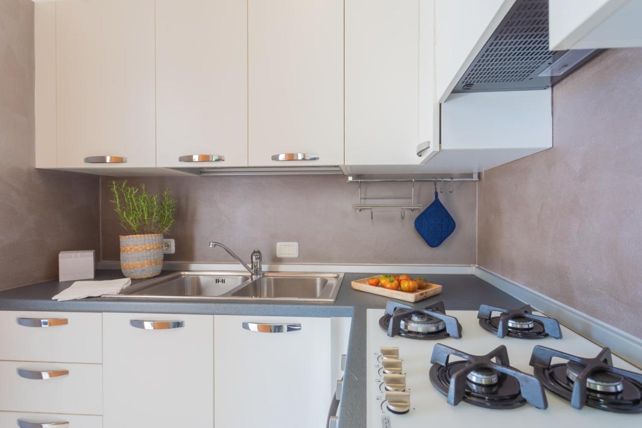 Blue Bliss Apartment By Rent All Como Colonno Bagian luar foto
