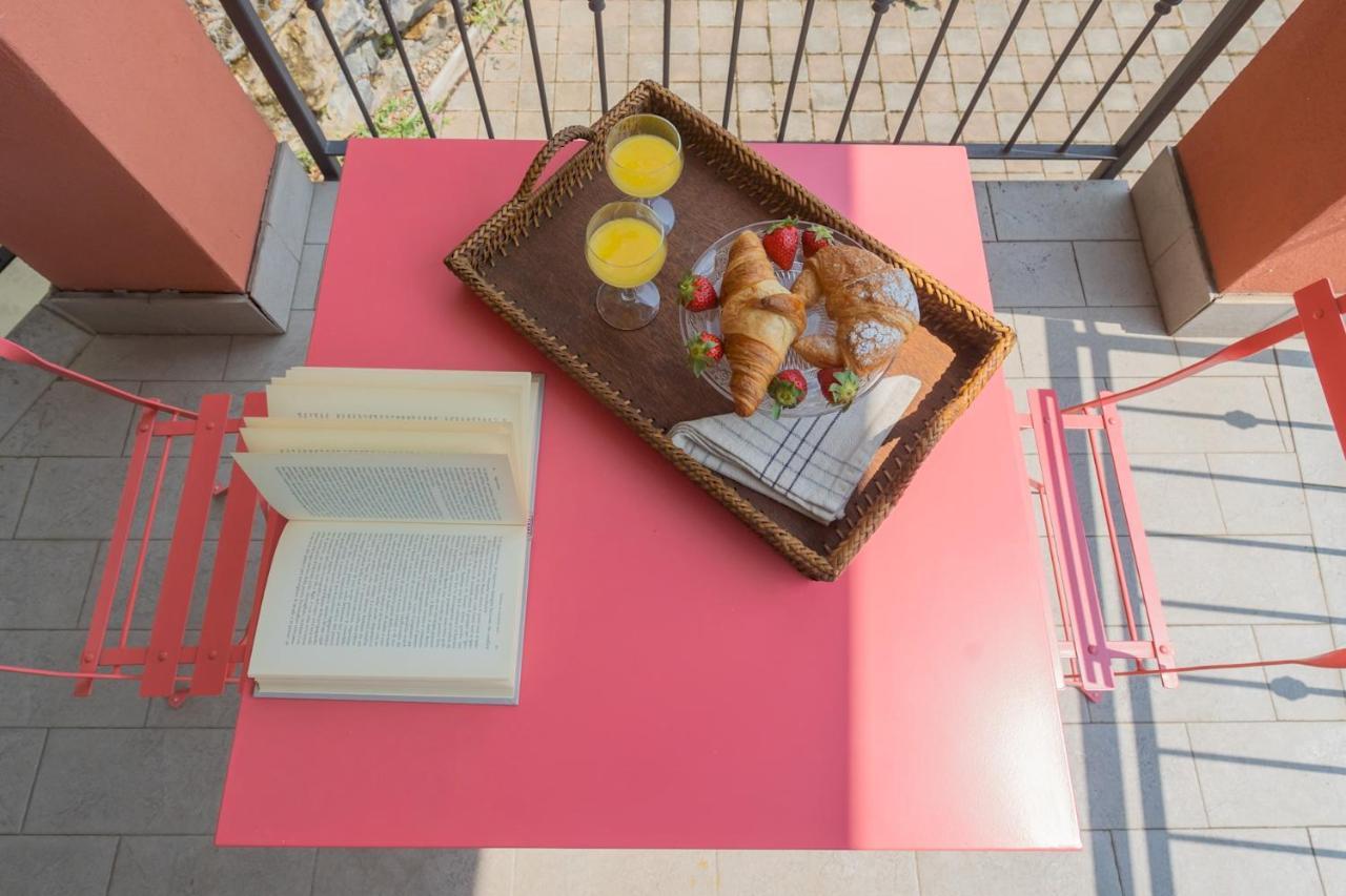 Blue Bliss Apartment By Rent All Como Colonno Bagian luar foto